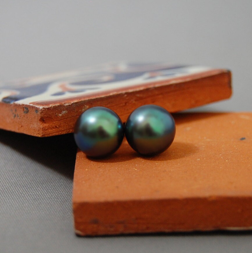 Pema - Peacock Pearl Stud Earrings Set in 14k Yellow Gold