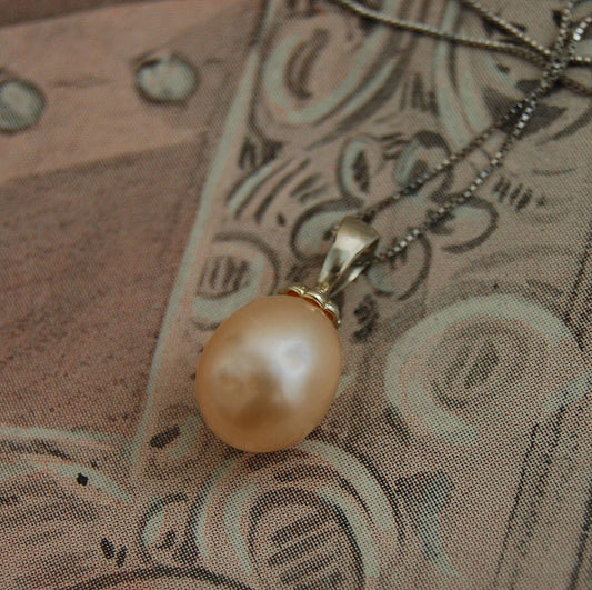 Oona - Freshwater Pearl Pendant Set in Solid Argentium® Sterling Silver. FREE SHIPPING US.