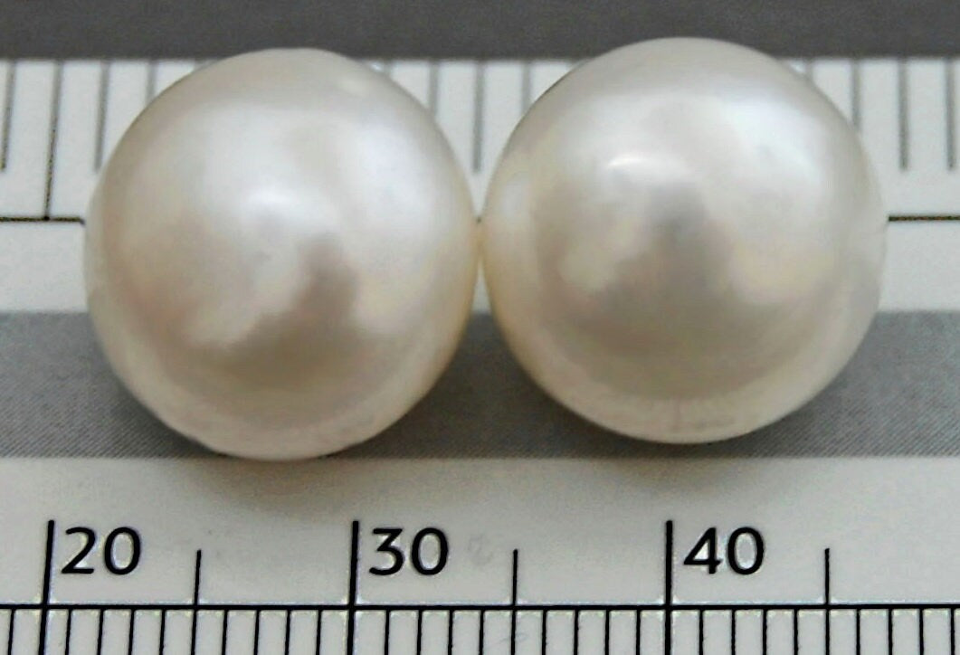 D248 - Loose Freshwater Pearl Pair, Top Quality