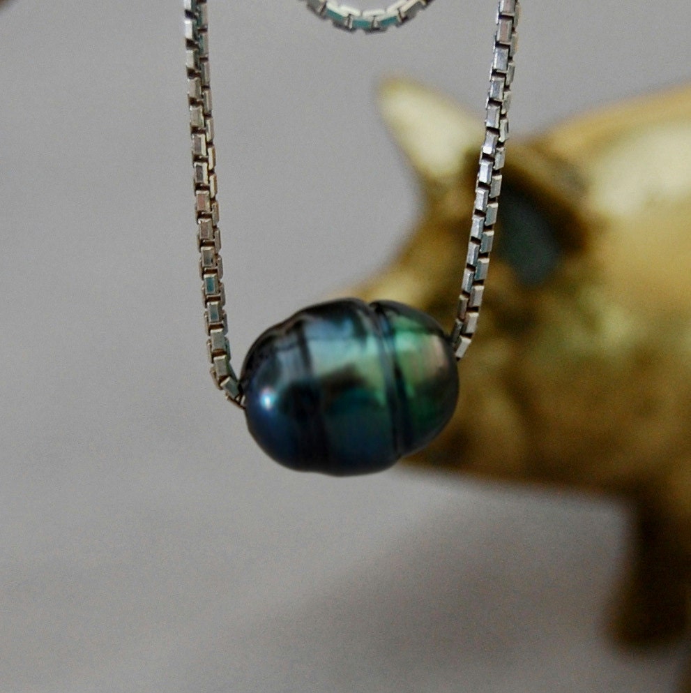 Jamie - Unisex Tahitian Pearl Pendant Necklace with a Sterling Silver Chain