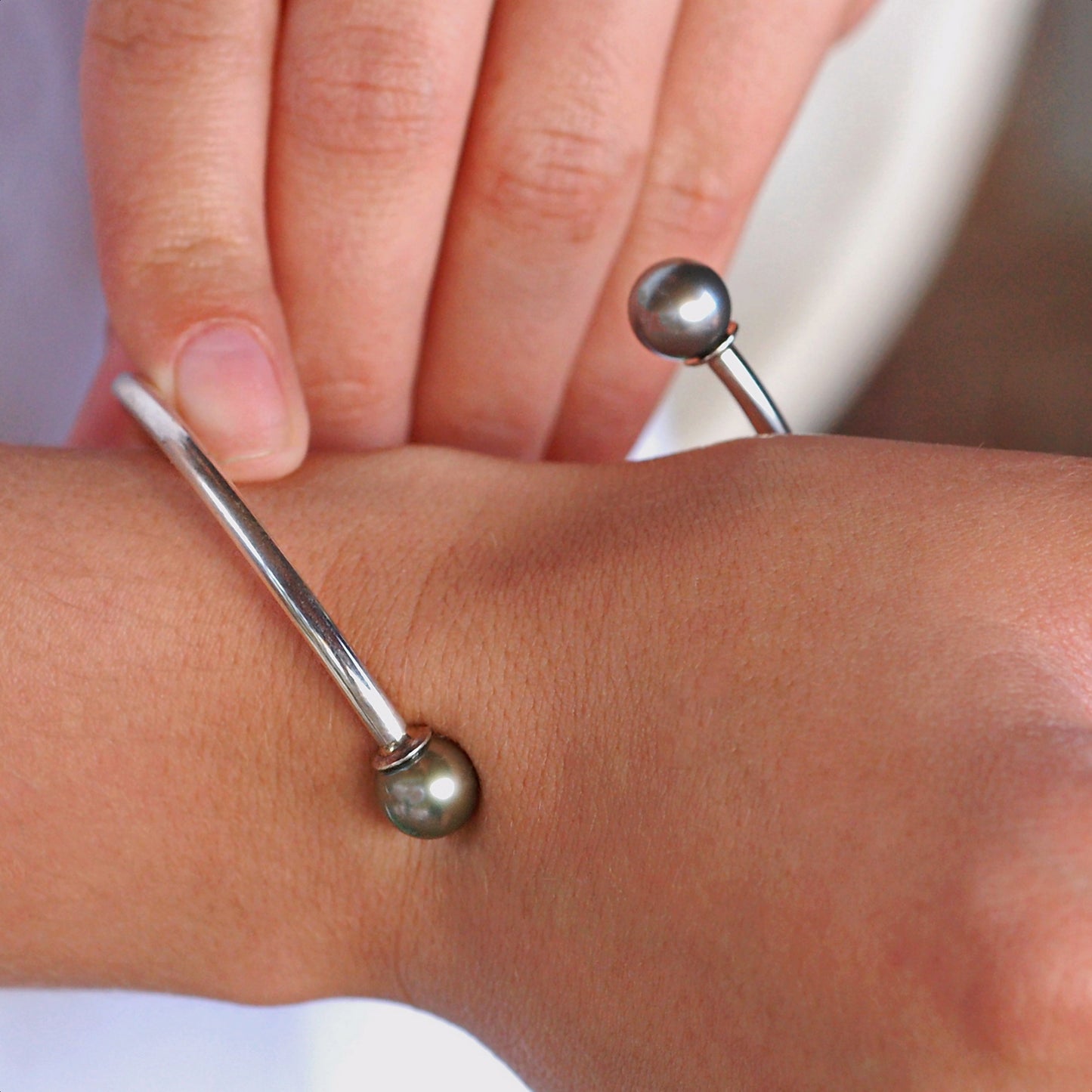 Melanie - Pearl Flex Bangle in Tahitian Pearls,Solid Rhodium Plated Sterling Silver, FREE SHIP US (Copy)