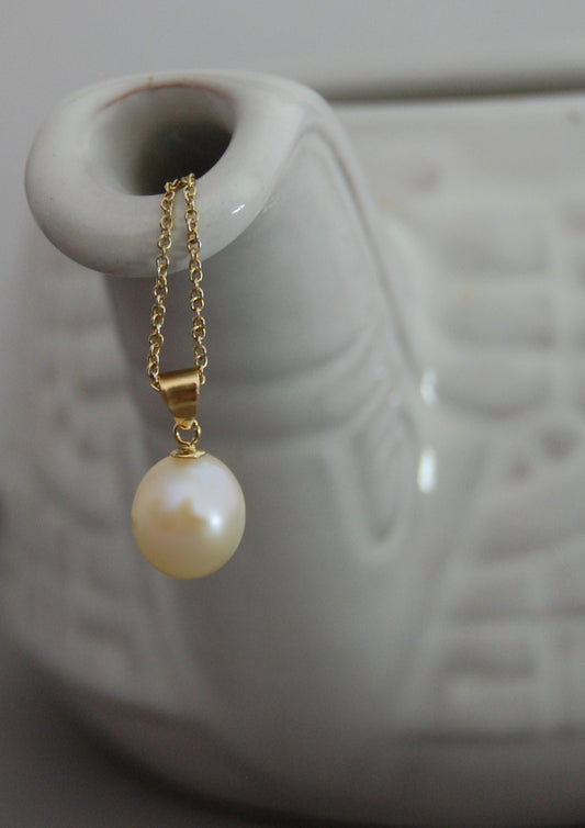 Korra - Pearl Pendant Set in 14kt Gold