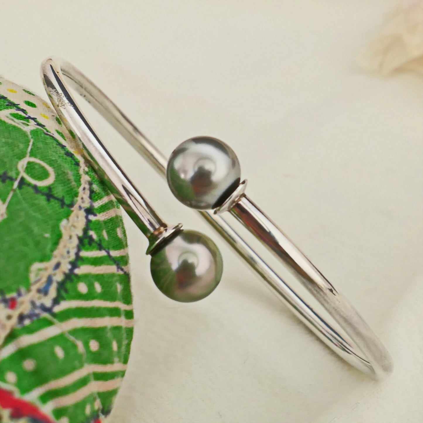 Melanie - Pearl Flex Bangle in Tahitian Pearls,Solid Rhodium Plated Sterling Silver, FREE SHIP US (Copy)