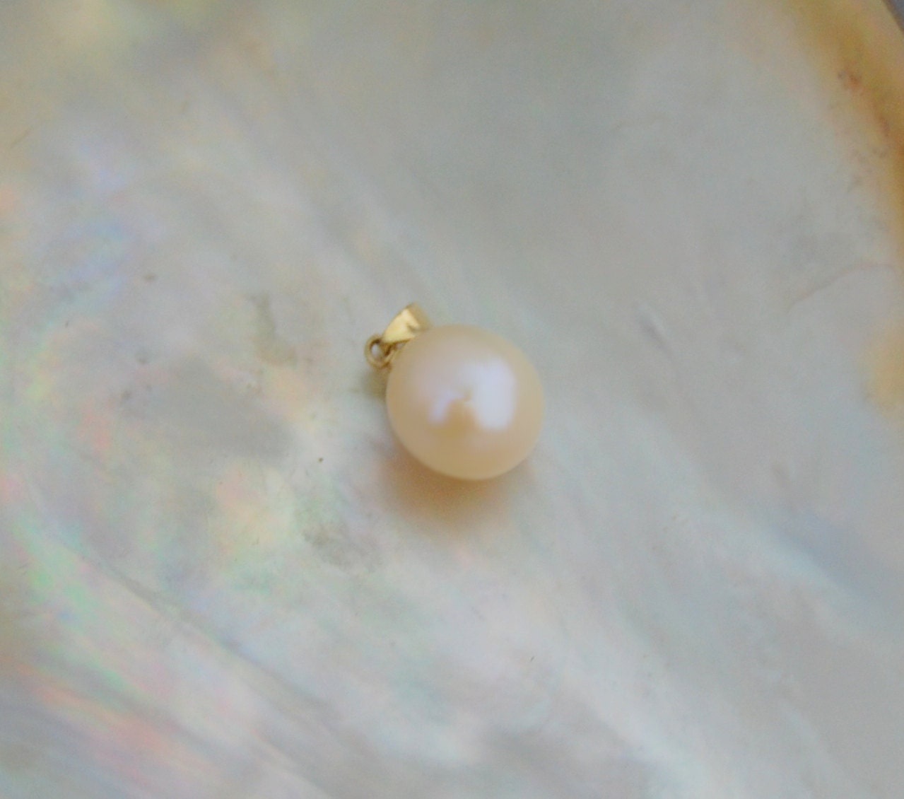 Korra - Pearl Pendant Set in 14kt Gold