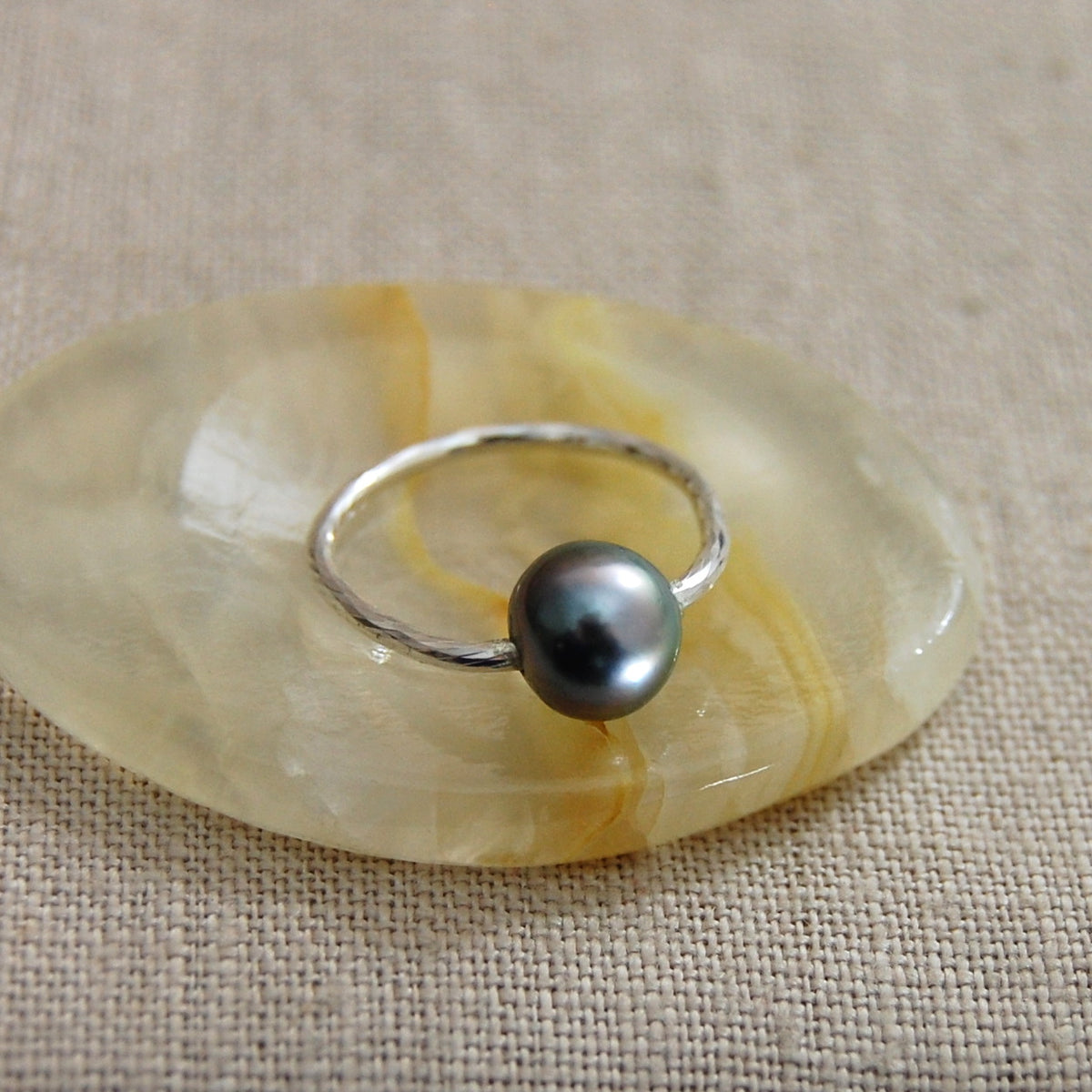 Alaya - Tahitian Pearl Minimalistic Blue Pearl Sterling Silver Ring