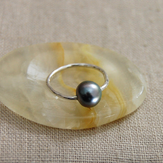 Alaya - Tahitian Pearl Minimalistic Blue Pearl Sterling Silver Ring