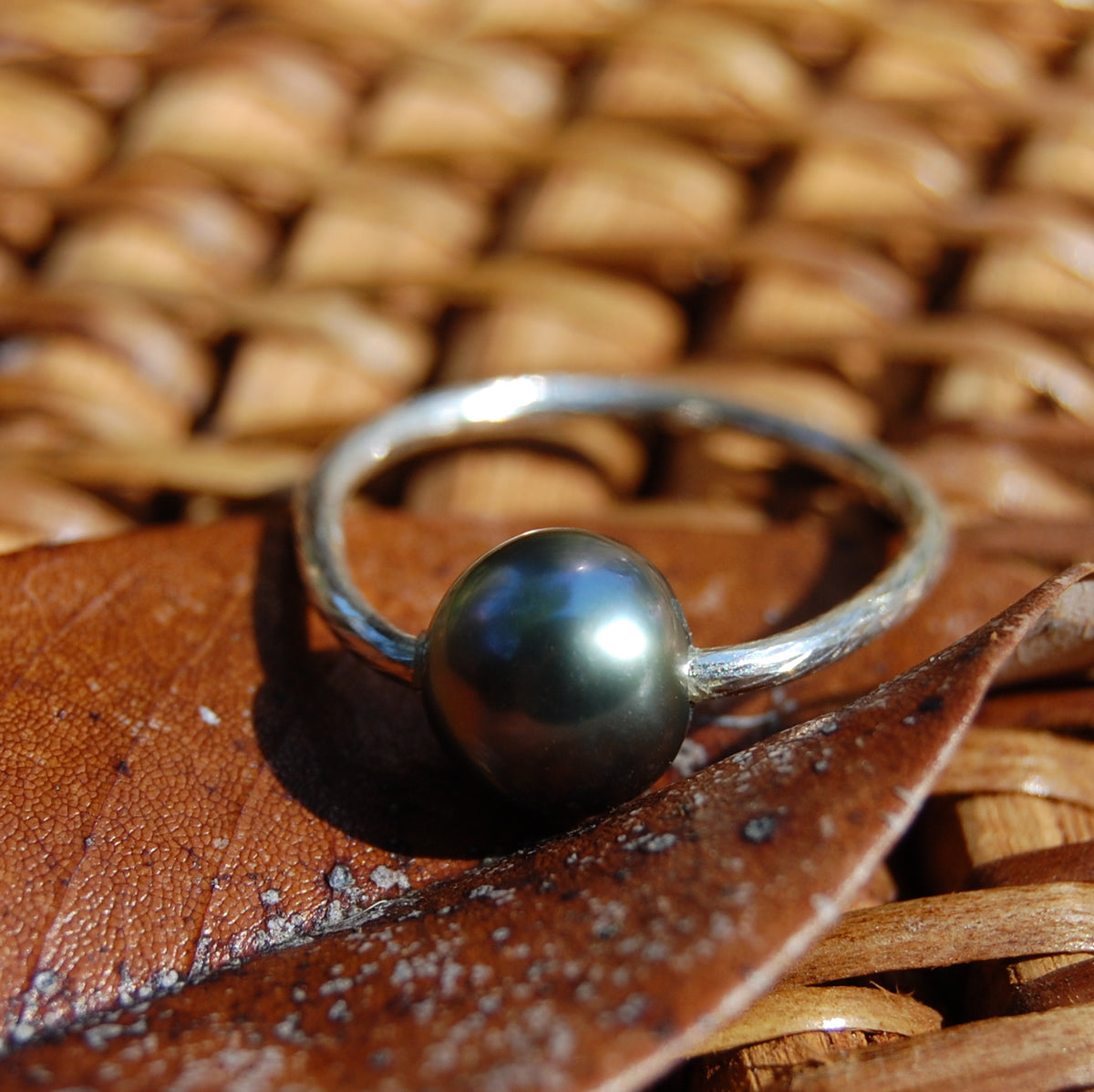 Alaya - Tahitian Pearl Minimalistic Blue Pearl Sterling Silver Ring