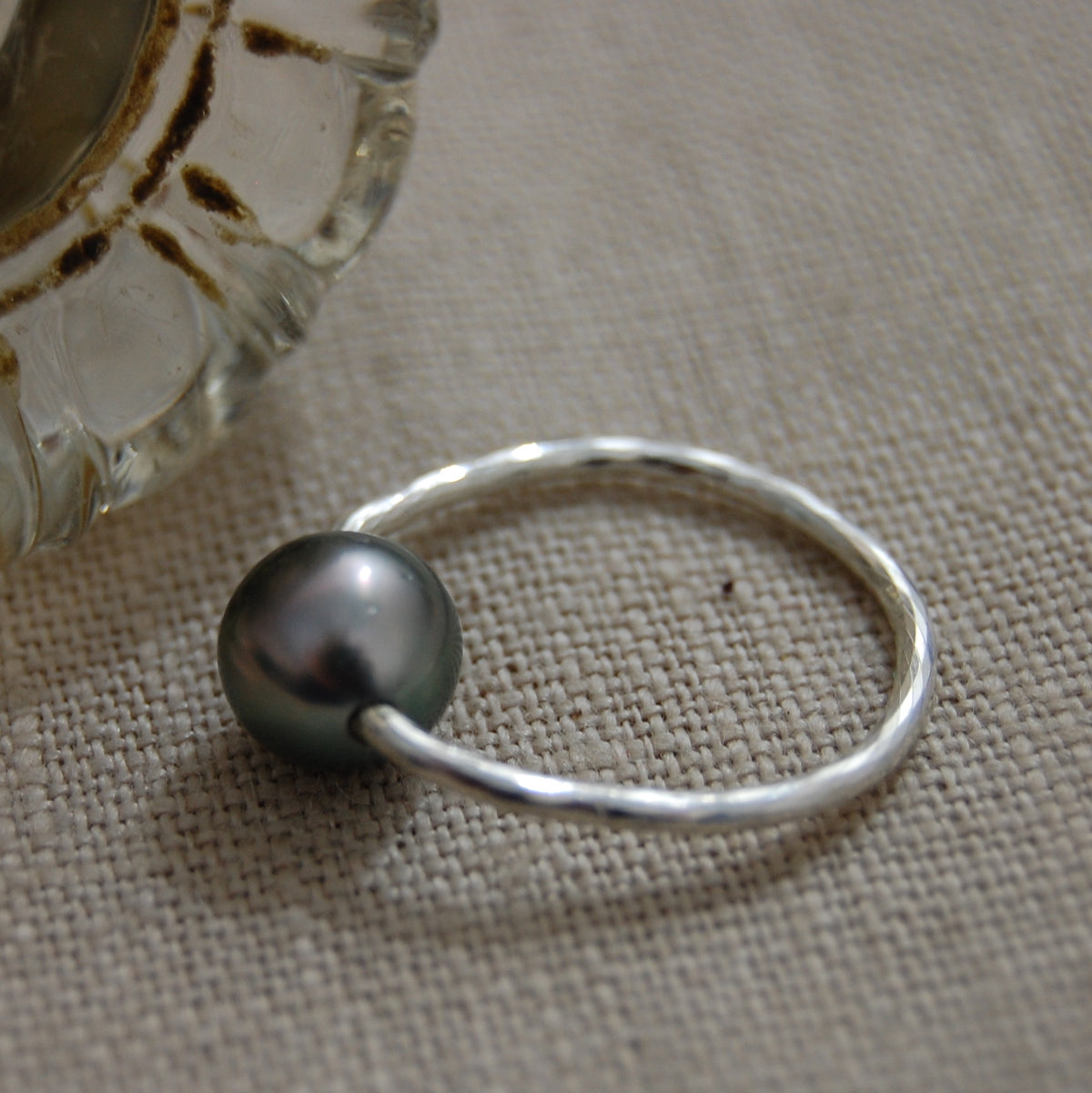 Alaya - Tahitian Pearl Minimalistic Blue Pearl Sterling Silver Ring