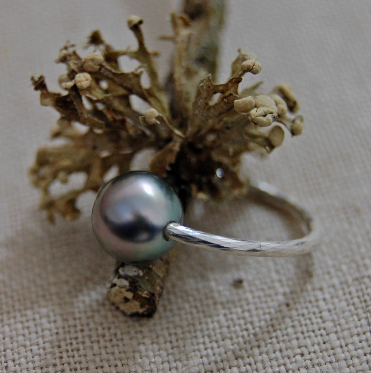 Alaya - Tahitian Pearl Minimalistic Blue Pearl Sterling Silver Ring