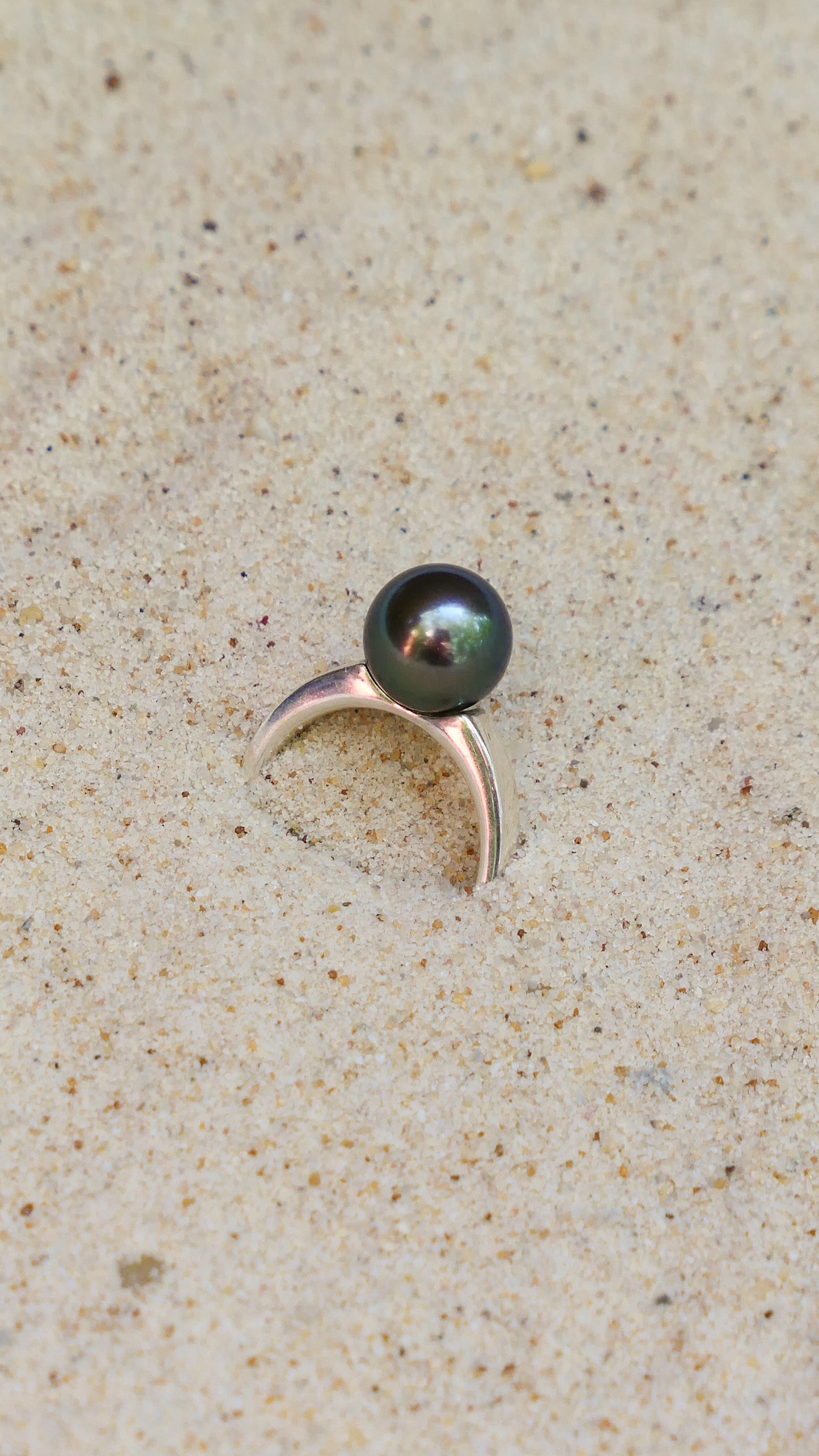 Mai - Elegant Black Tahitian Pearl Ring