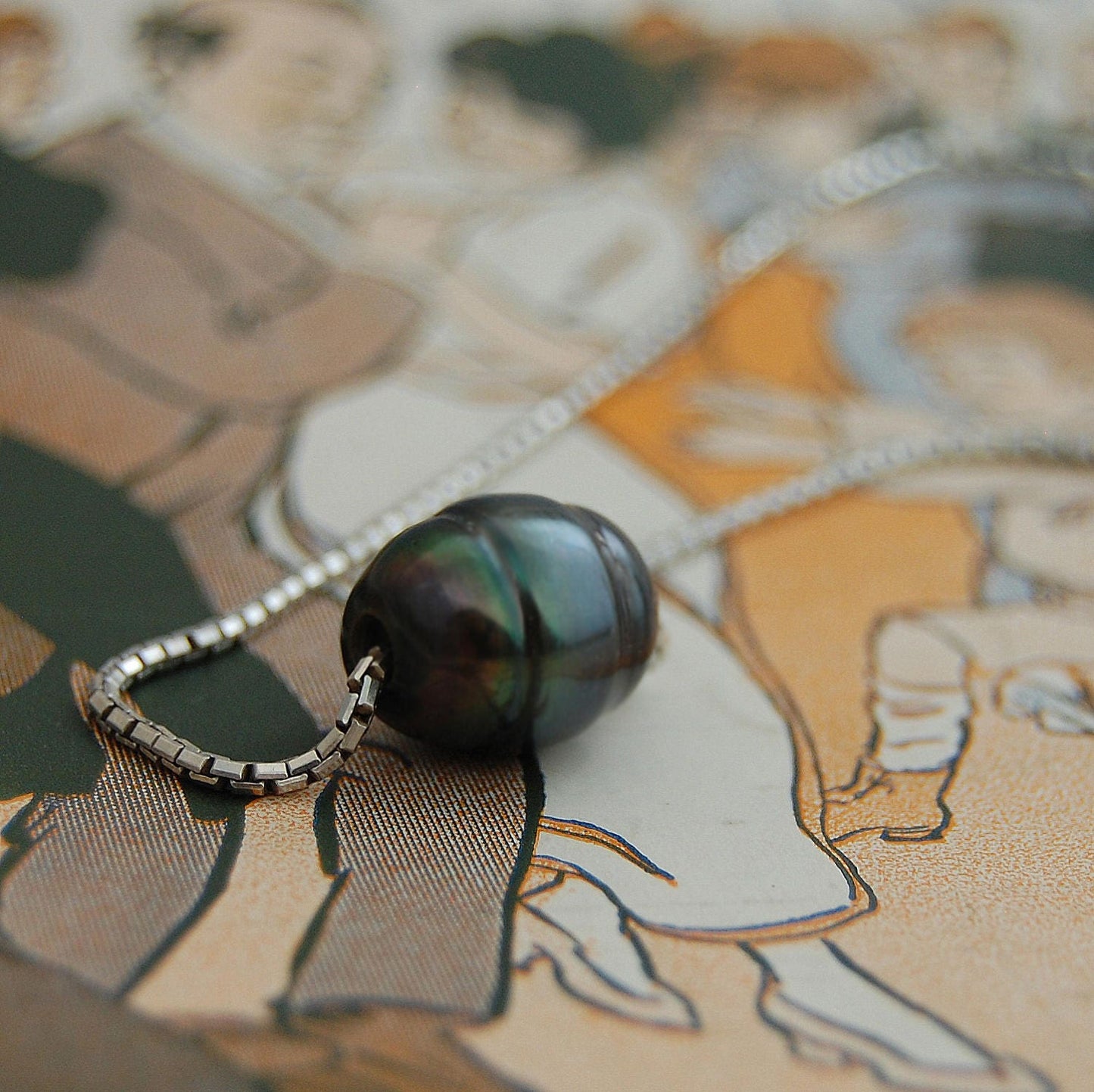 Jamie - Unisex Tahitian Pearl Pendant Necklace with a Sterling Silver Chain