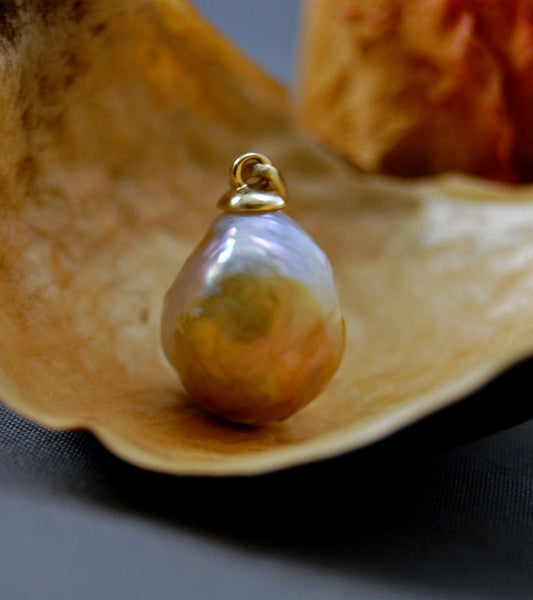Nova - Freshwater Pearl Pendant Set in Solid 14 kt Gold, FREE SHIP US.