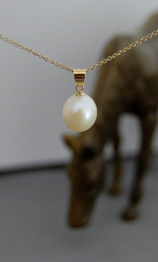Korra - Pearl Pendant Set in 14kt Gold