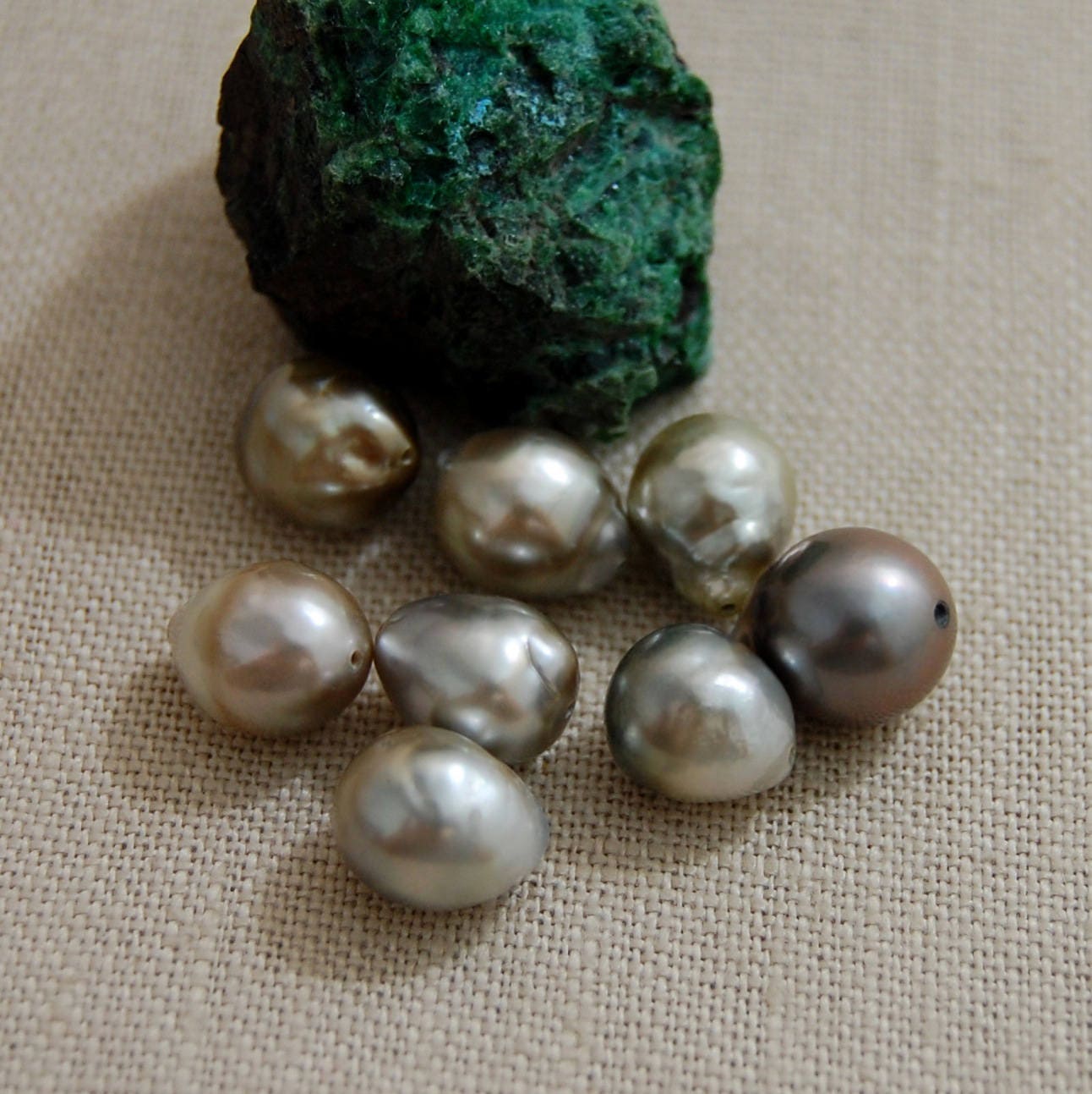 D329 - Loose Tahitian Pearls