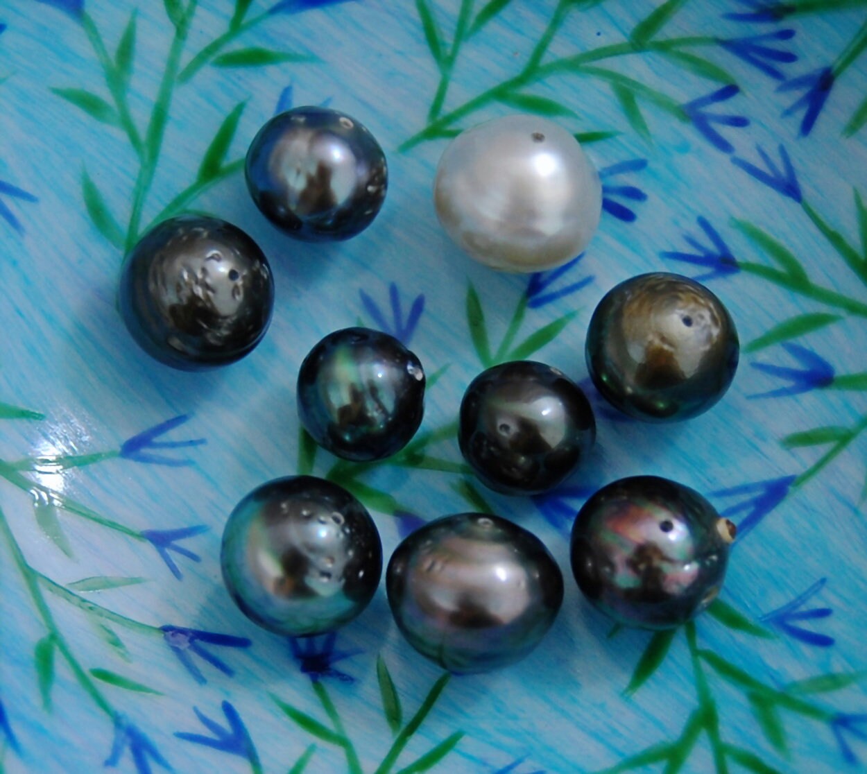 D266 - Loose Tahitian Pearls