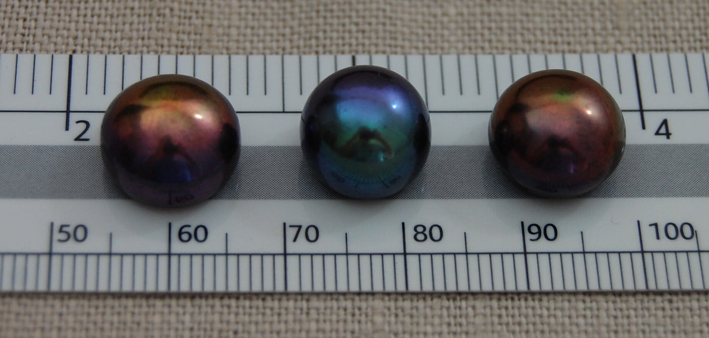 D273 - Loose Freshwater Pearls, Large, Button Shaped.