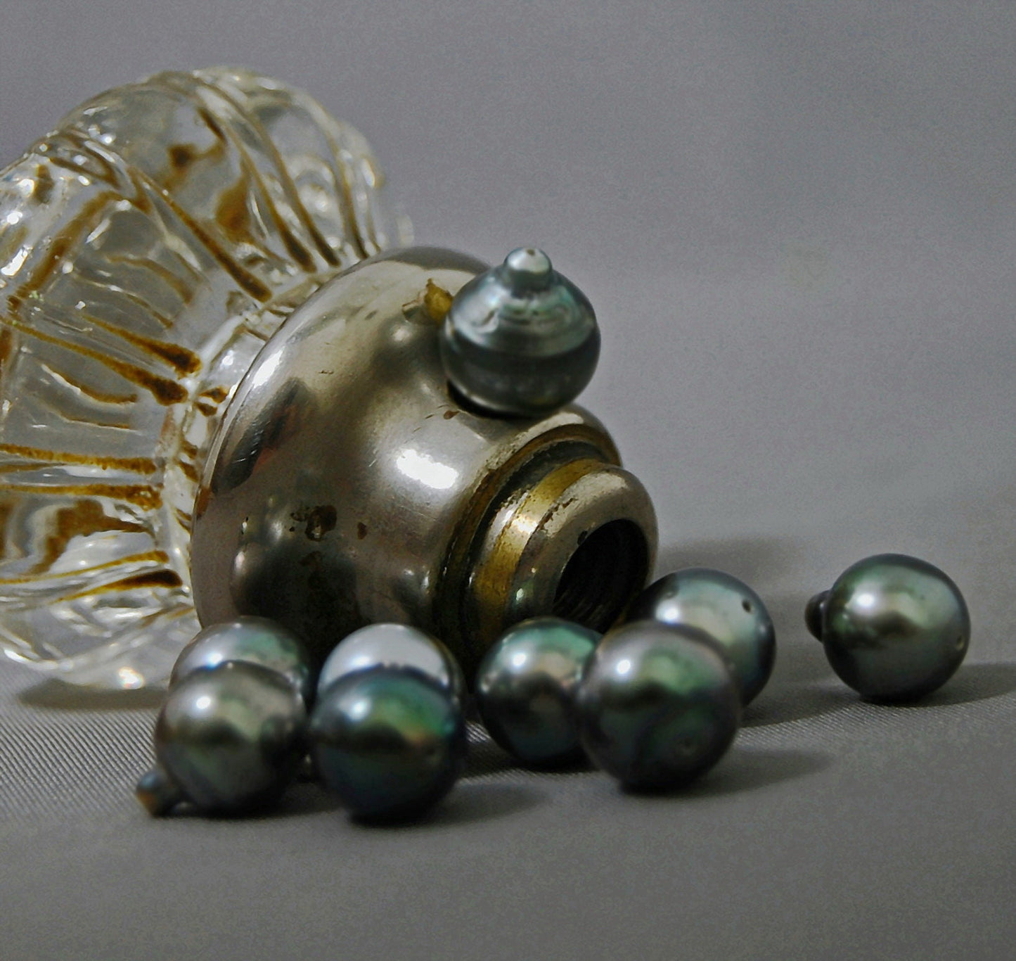 D227 - Loose Tahitian Peacock Pearls.