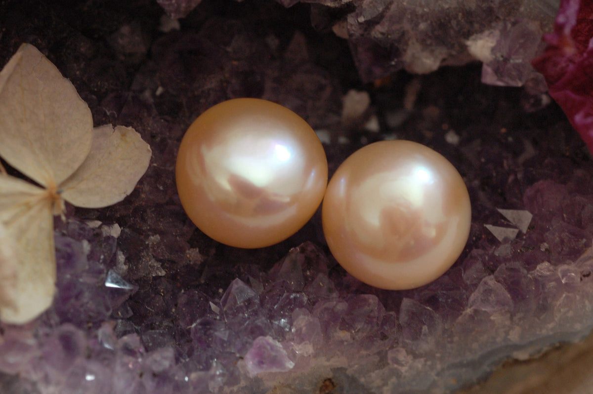 D237 - Loose Freshwater Pearl Pair