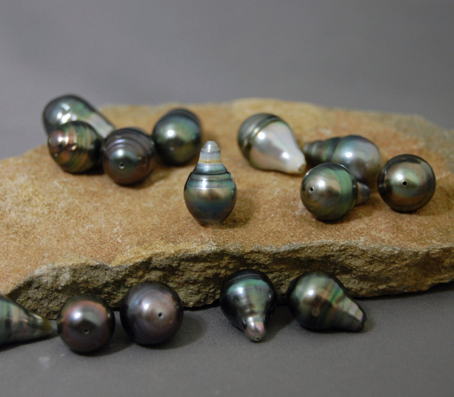 D221- Loose Tahitian Pearls